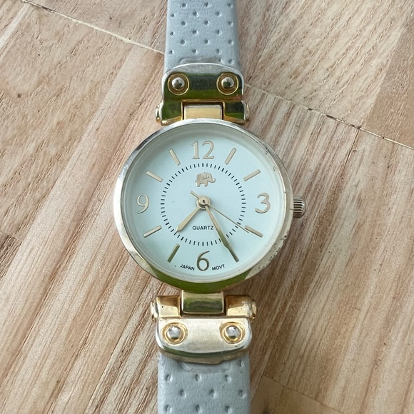 Francesca’s ladies gold tone gray fashion watch NEW BATTERY - Picture 1 of 8